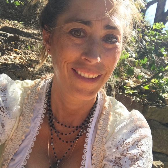 Meet your Posher, Amber - Picture 2 of 6